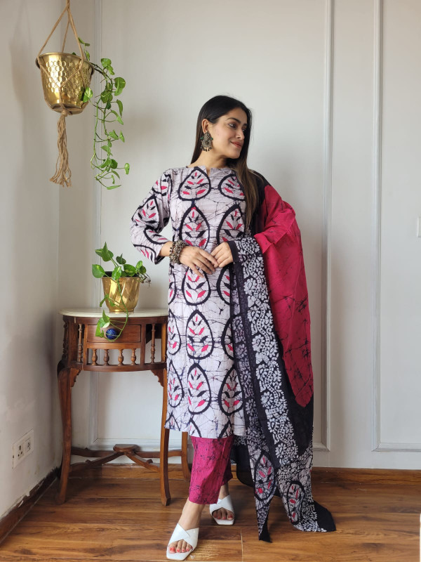 light grey and black hand block printed or batik cotton kurta with hot pink pants and a black/white dupatta